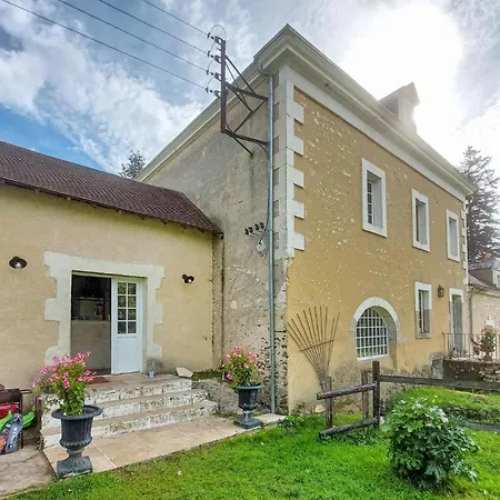 Cozy In Commoy With Private Swimming Pool, Can Be Inside Or Outside